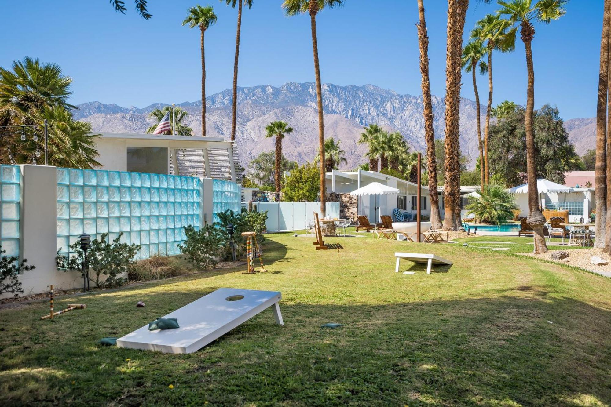 The Monkey Tree Hotel Buyout By Avantstay Entire Hotel Buyout Funky Rooms W Modern Amenities Palm Springs Exteriör bild