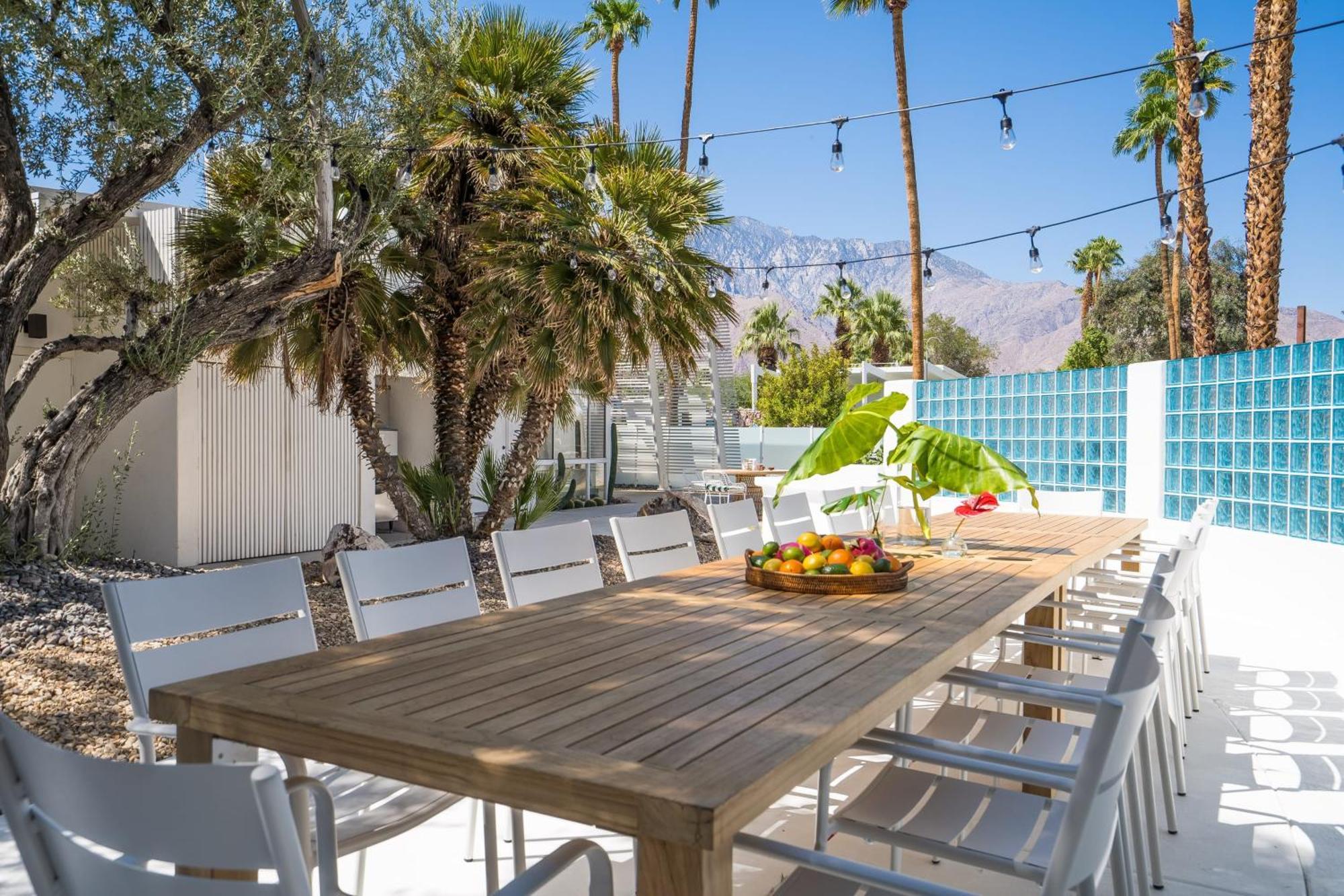 The Monkey Tree Hotel Buyout By Avantstay Entire Hotel Buyout Funky Rooms W Modern Amenities Palm Springs Exteriör bild